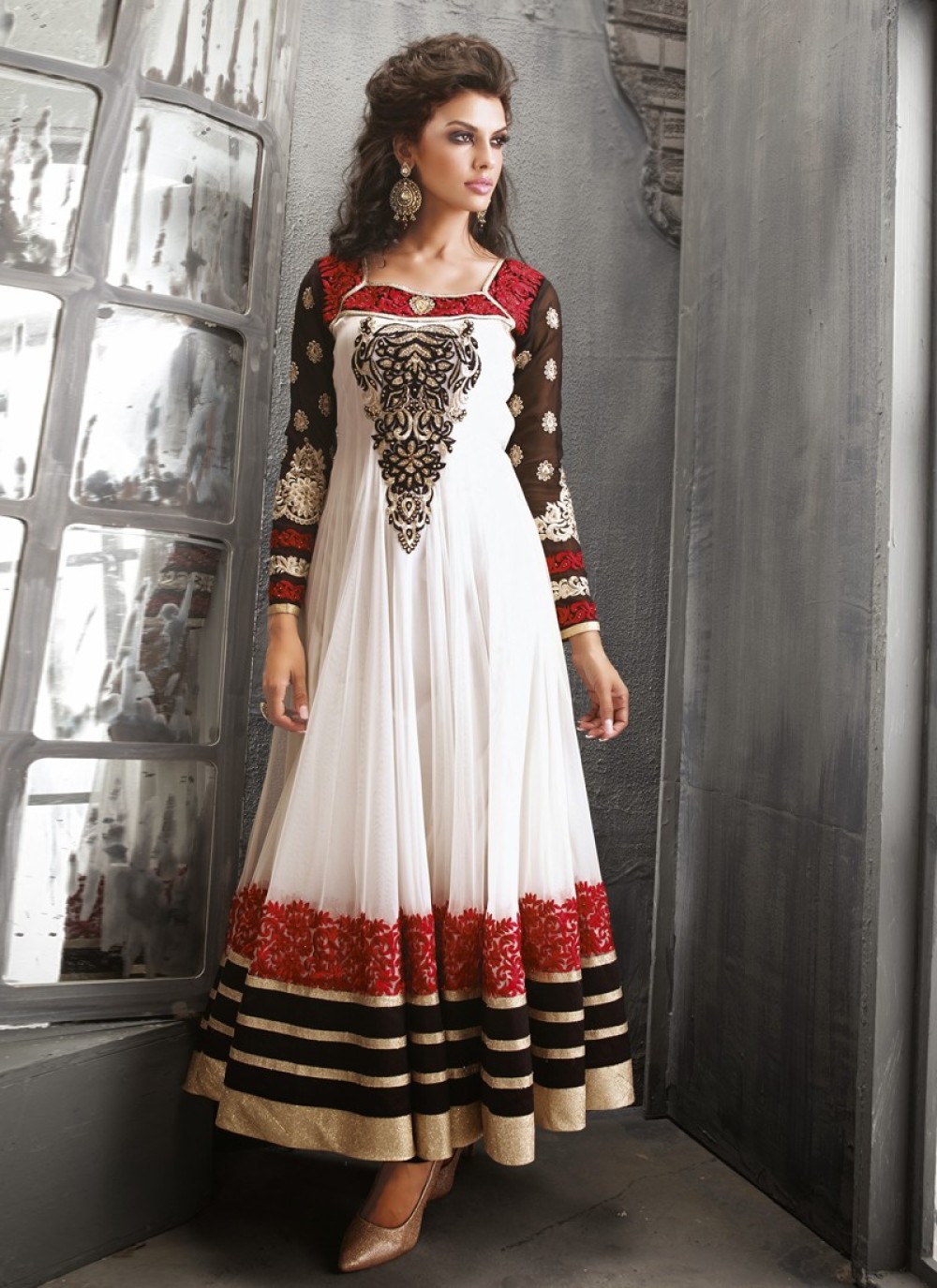 Fabulose White Resham Work Net Anarkali Suit