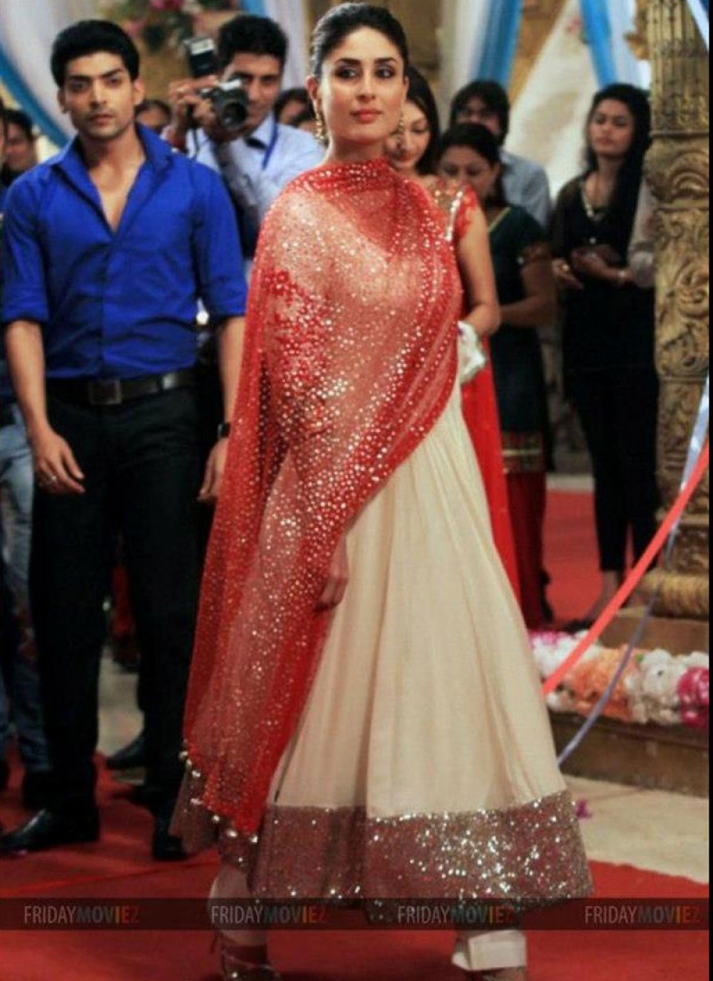 Kareena Kapoor Scintillating White Salwar Kameez