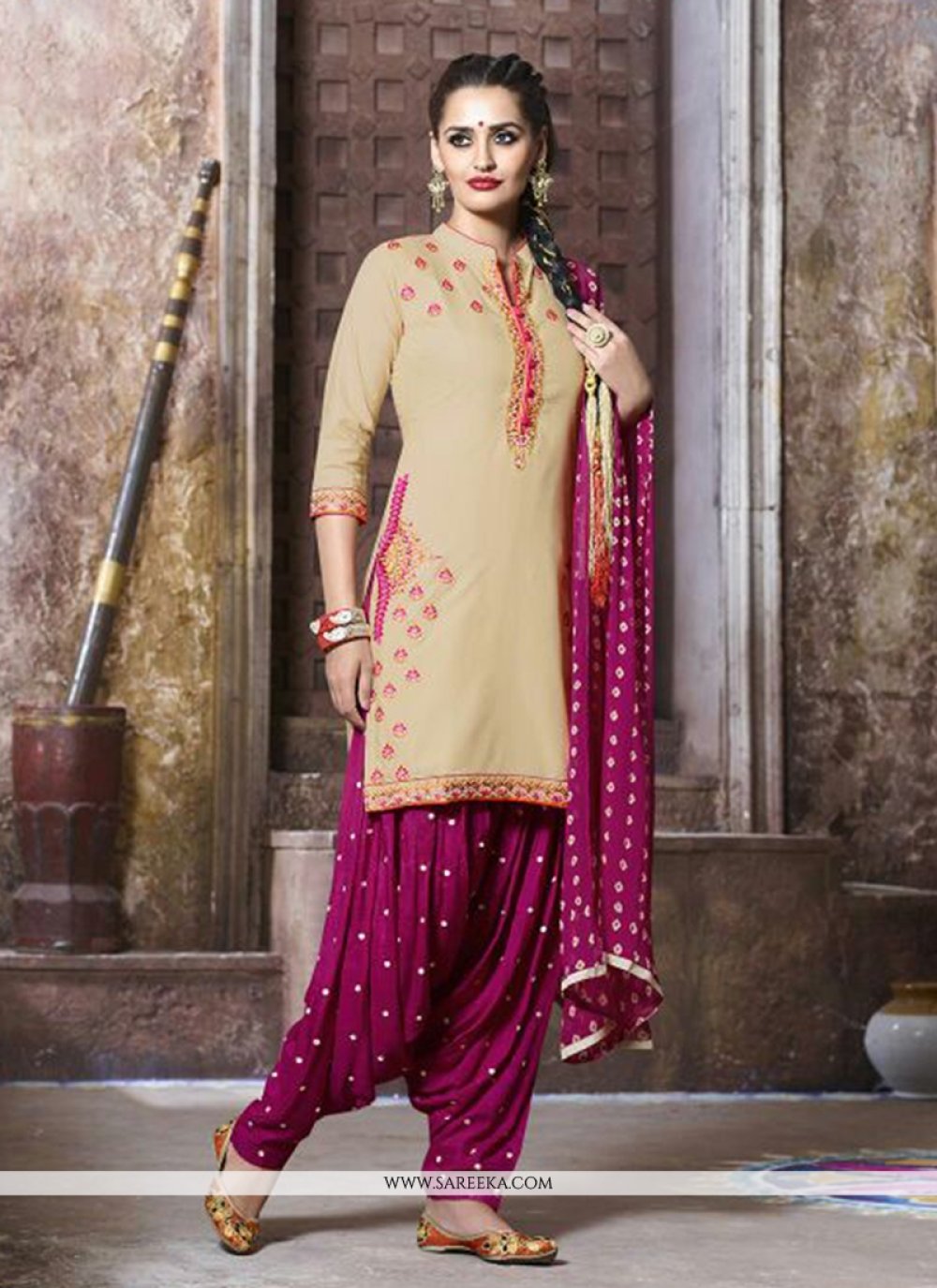 Punjabi Actress Mandy Takhar Pretty Suit Looks