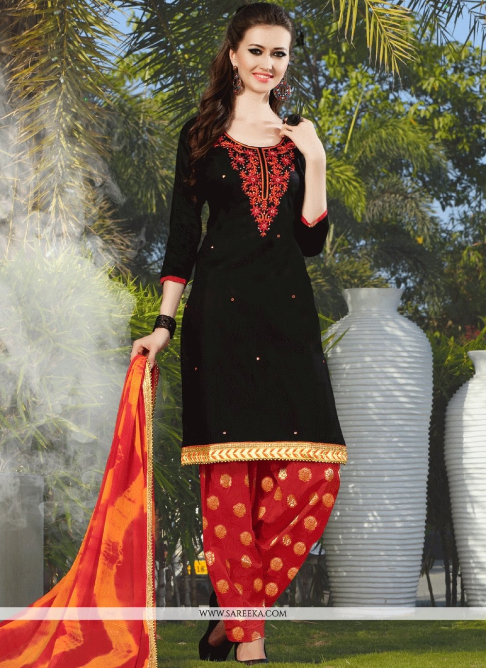 lace work on punjabi suits
