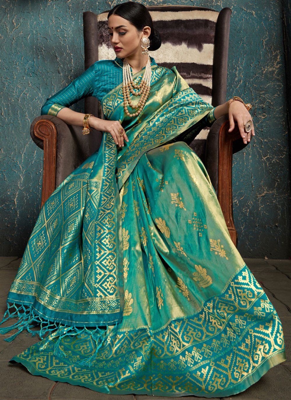 Buy Kanchipuram Silk Weaving Traditional Designer Saree Online