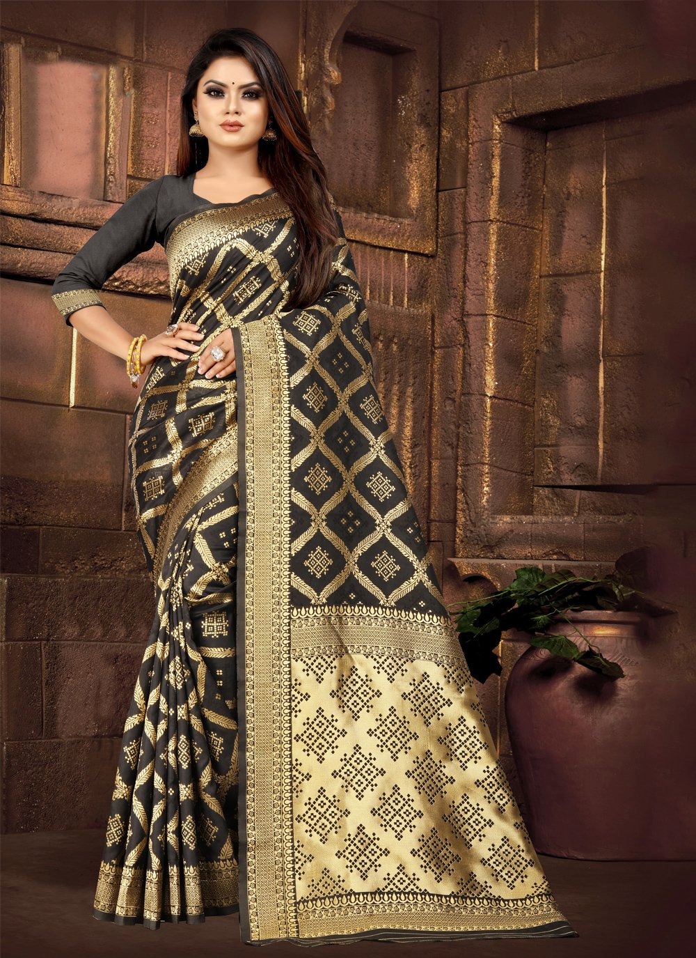 designer saree for freshers party