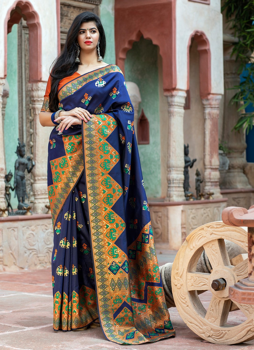 14 Different Types of Traditional Sarees of Different States in India