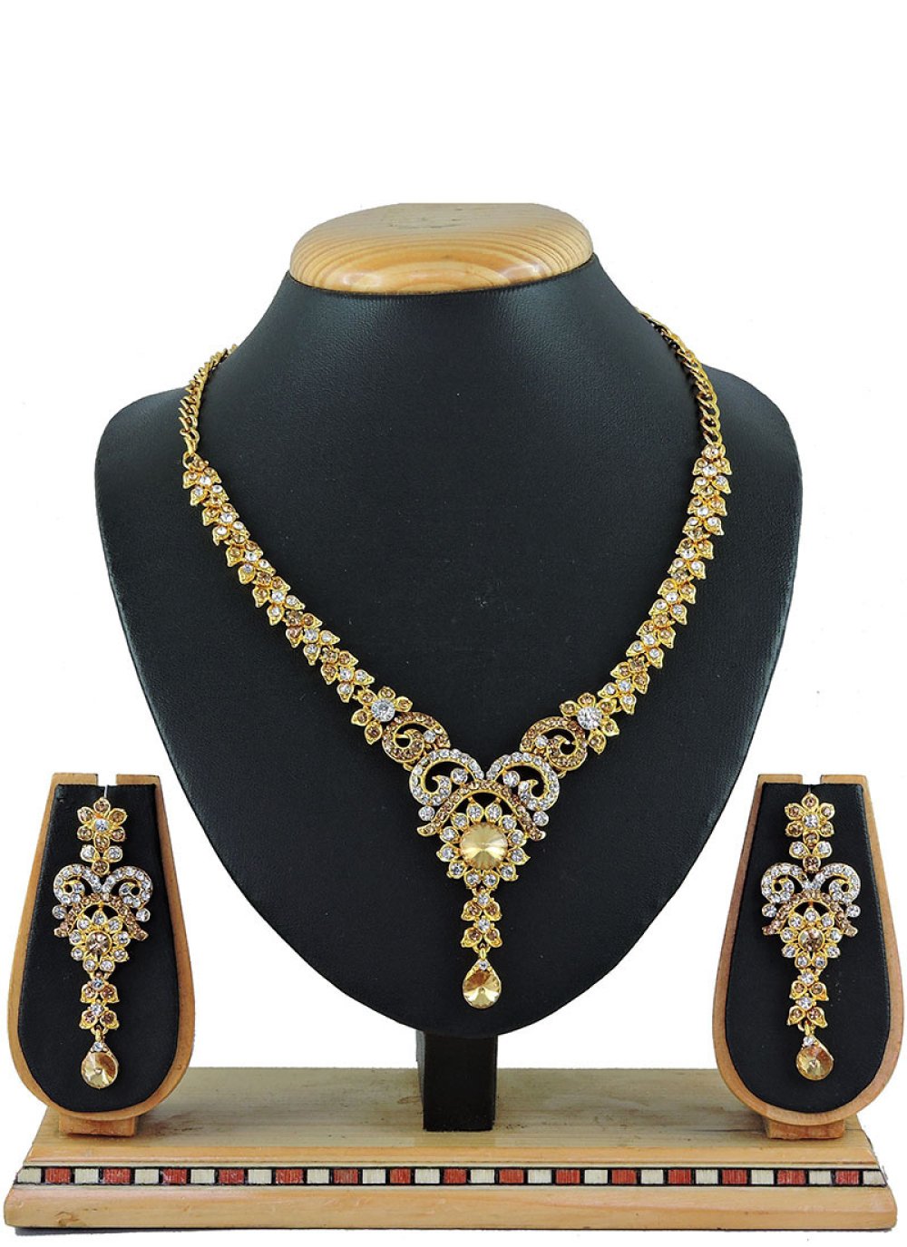 Shop Online Necklace Set Thread in Gold : 138989 - Jewelry