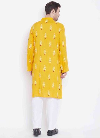 Rayon Print Kurta Pyjama in Yellow