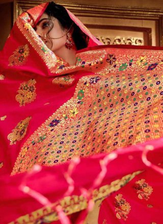 Weaving Classic Saree