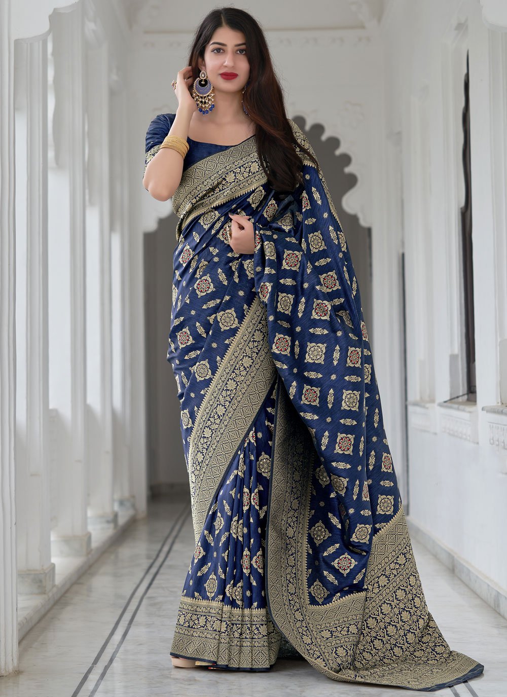 Buy Navy Blue Silk Blend Floral Woven Design Banarasi Saree Online —  Karmaplace