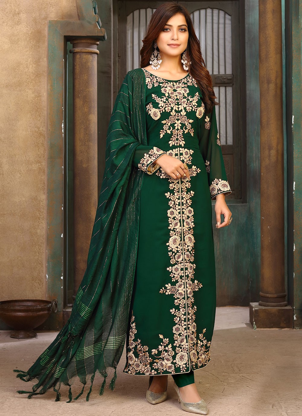 Shop Online Embroidered Designer Pakistani Suit : 195399