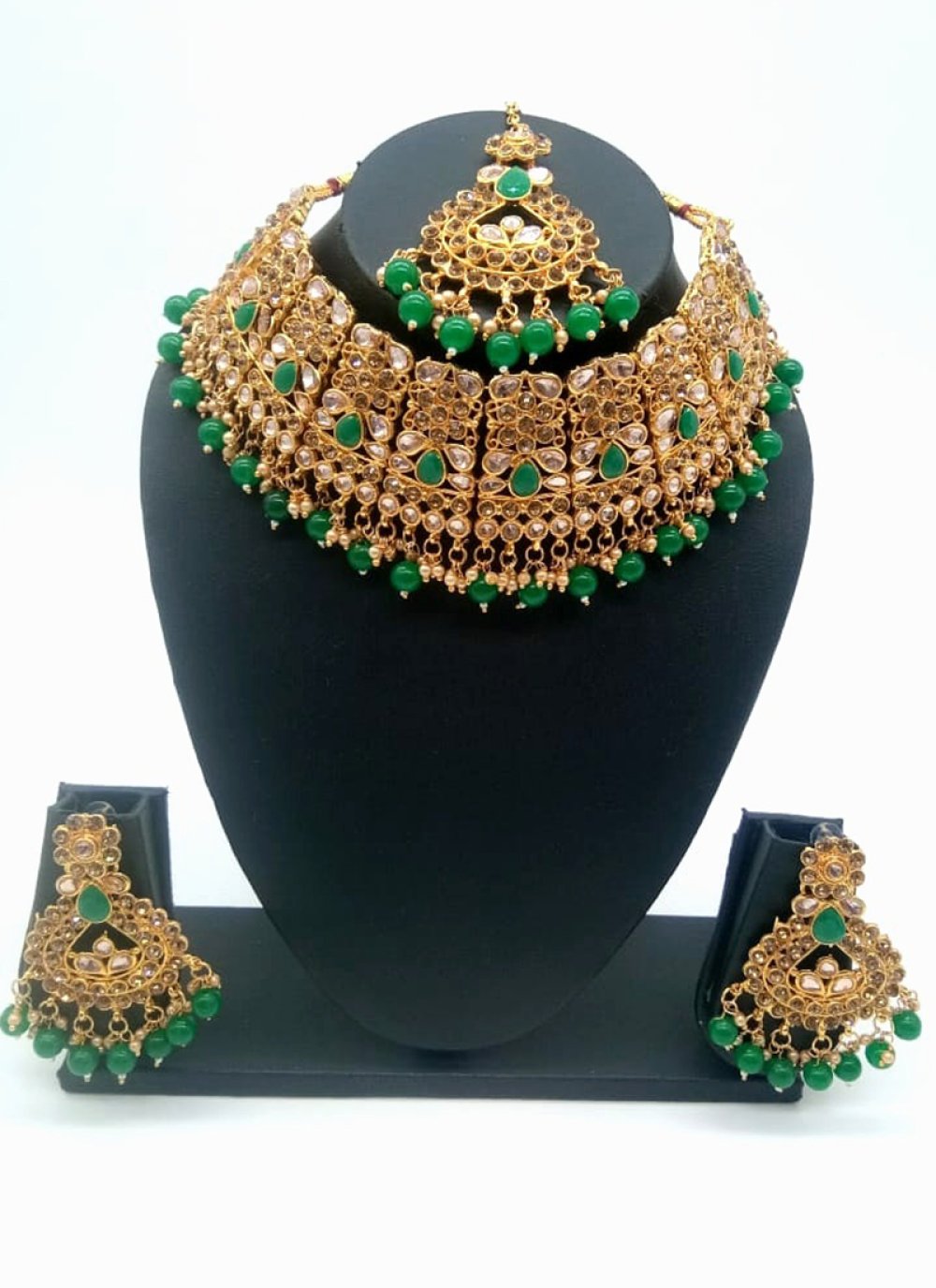 Green Color Necklace Set
