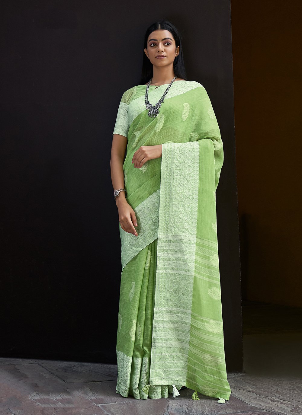 Green Weaving Linen Classic Saree