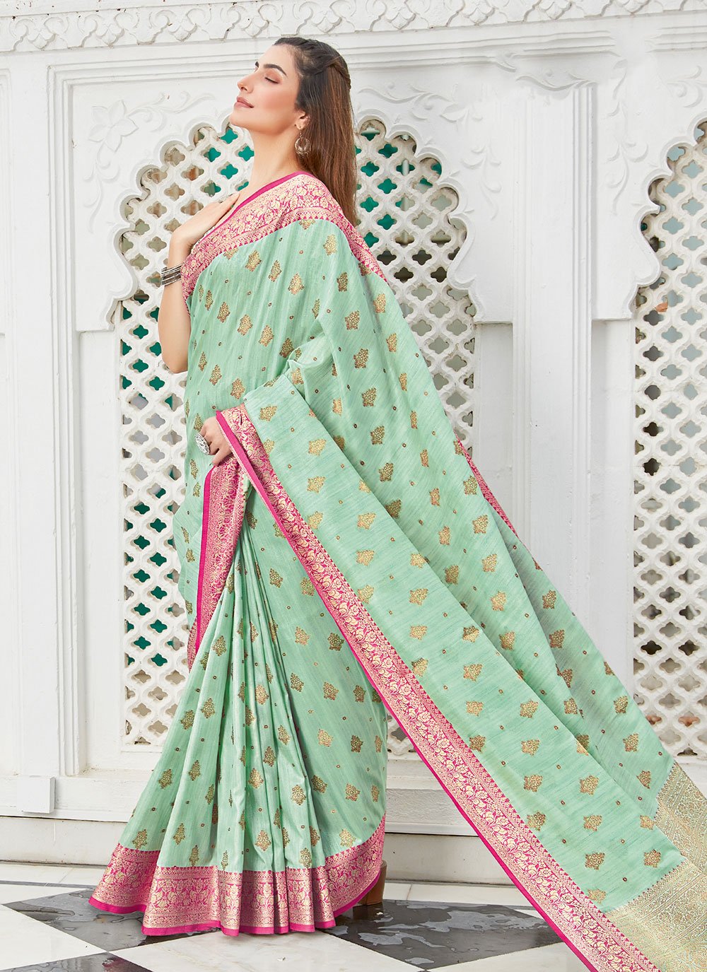 Buy Devissha Magenta Katan Silk Banarasi Floral Woven Handloom Saree Online  | Aza Fashions