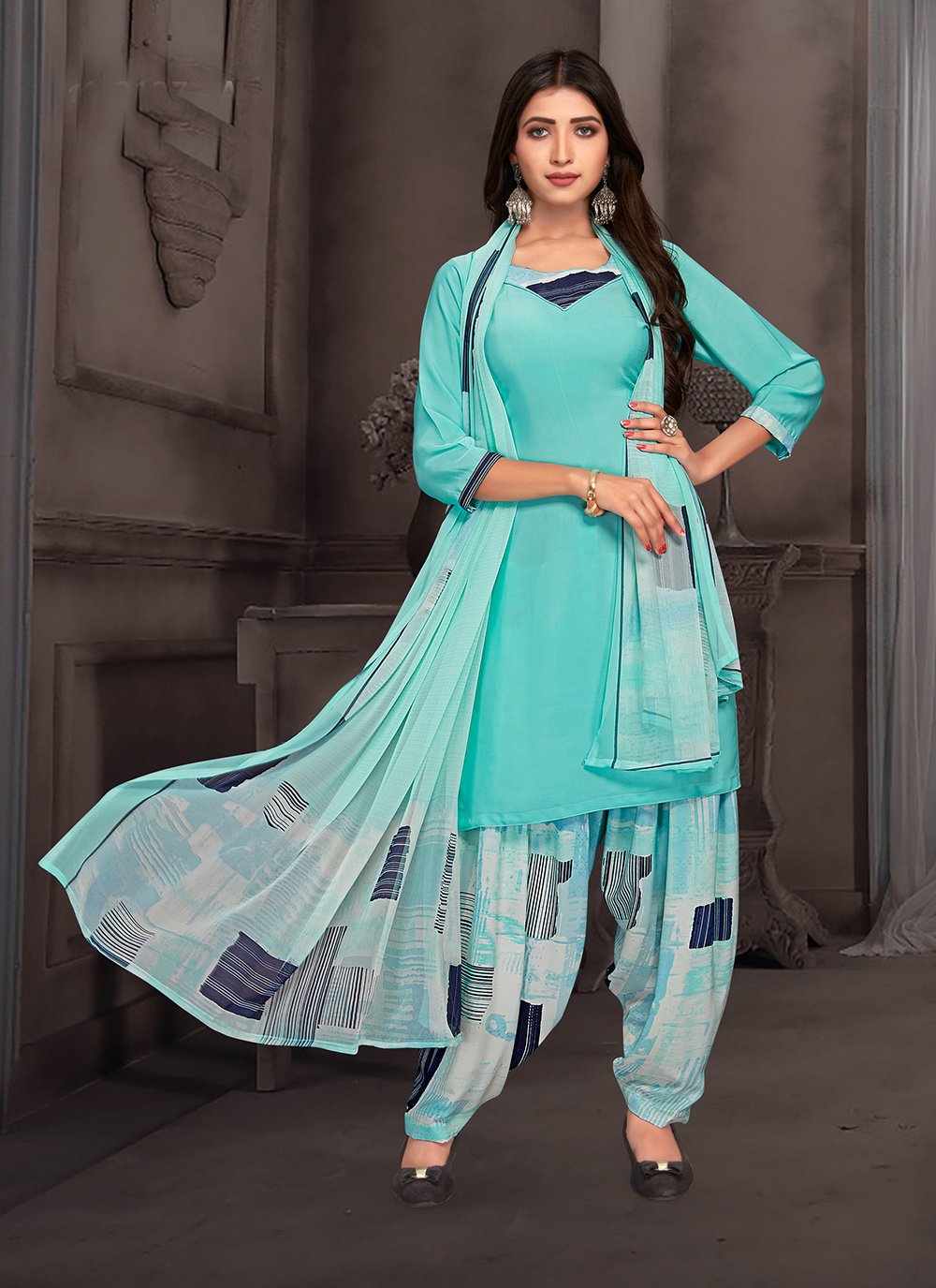 Bollywood Tadka - Punjabi - #ShehnaazGill Beautiful Punjabi Suit Look  #Pollywood #PunjabiSinger #BiggBoss13 #Instagram | Facebook