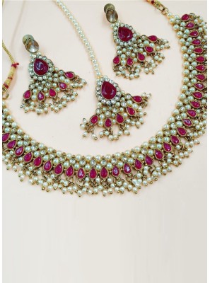 Necklace Set Stone Work in Gold and Maroon