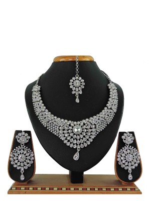 Necklace Set Stone Work in White