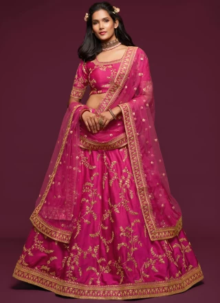 Banarsi Silk Bridal Lehenga,अमेरिका में दुल्हन ने पहना इतना सुंदर भारतीय  लहंगा कि लोग बोले 'ये तो एकदम गुड़िया लग रही' - bride in pink bridal lehenga  designed by sabyasachi ...