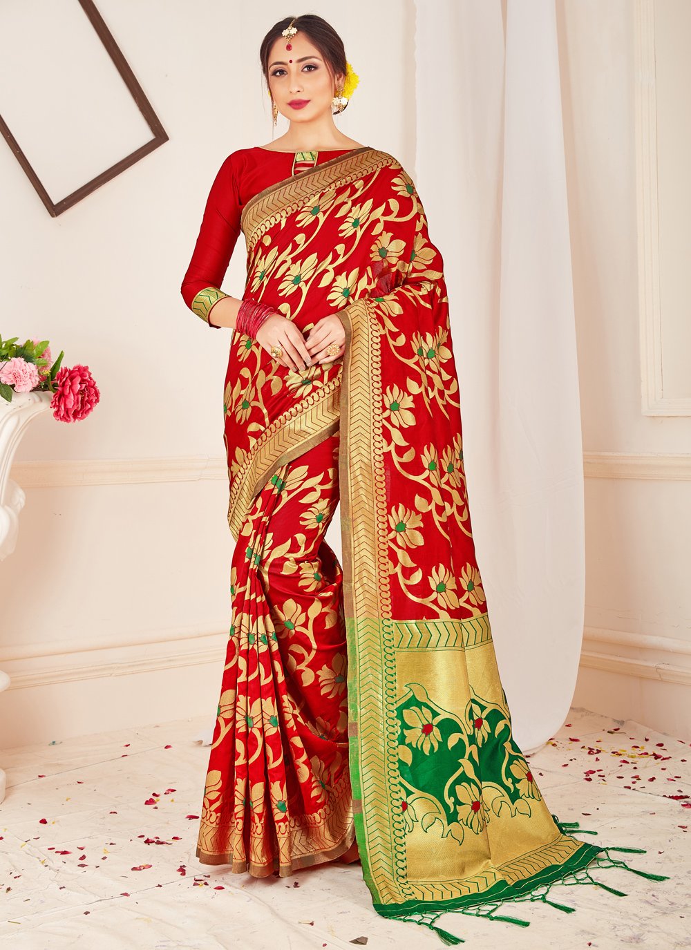 Buy Green Sarees for Women by BESUCHER Online | Ajio.com