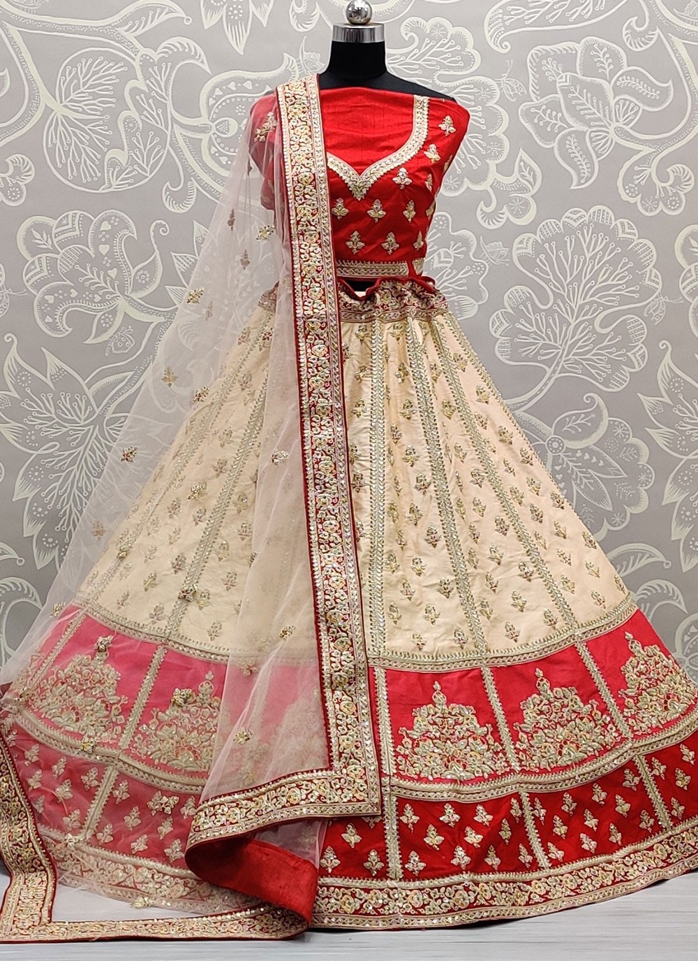 Red White Lehenga Choli at Rs 1299 | Silk Lehenga in Surat | ID:  2852635904788