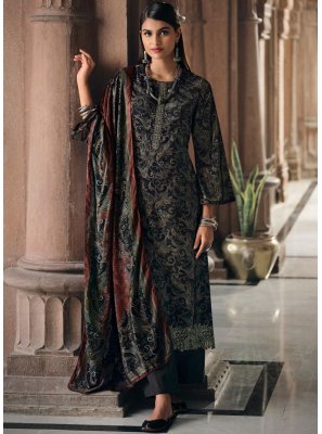Velvet Resham Designer Pakistani Salwar Suit