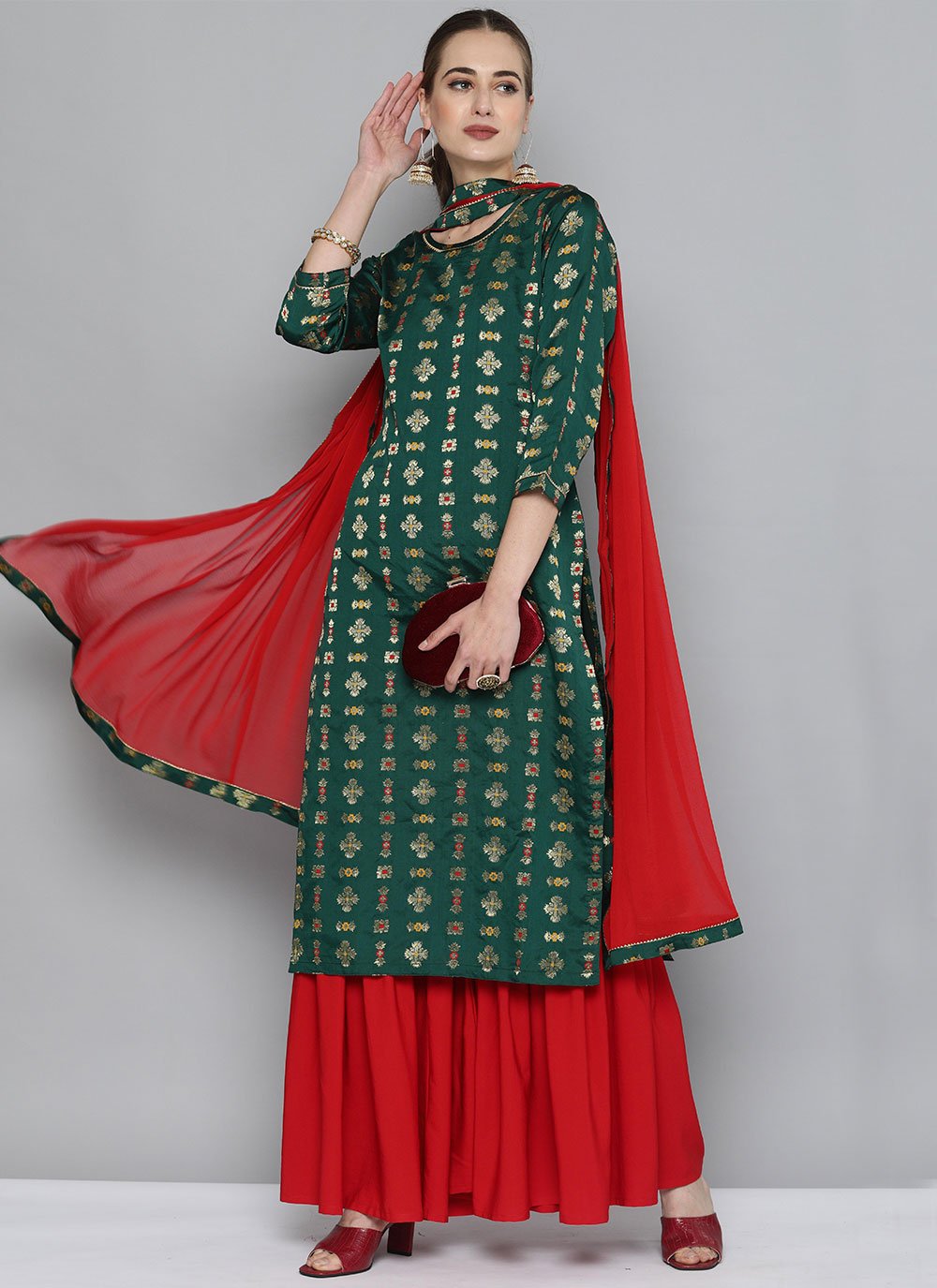 Plain red kurti styled with a contrasting dupatta  Indian designer  outfits Casual indian fashion Stylish dress designs