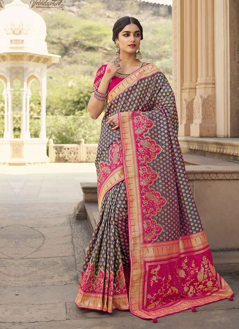 Designer Traditional Saree Weaving Silk in Grey and Pink
