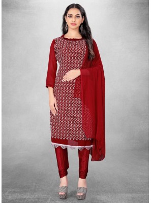 Embroidered Georgette Straight Salwar Kameez in Red