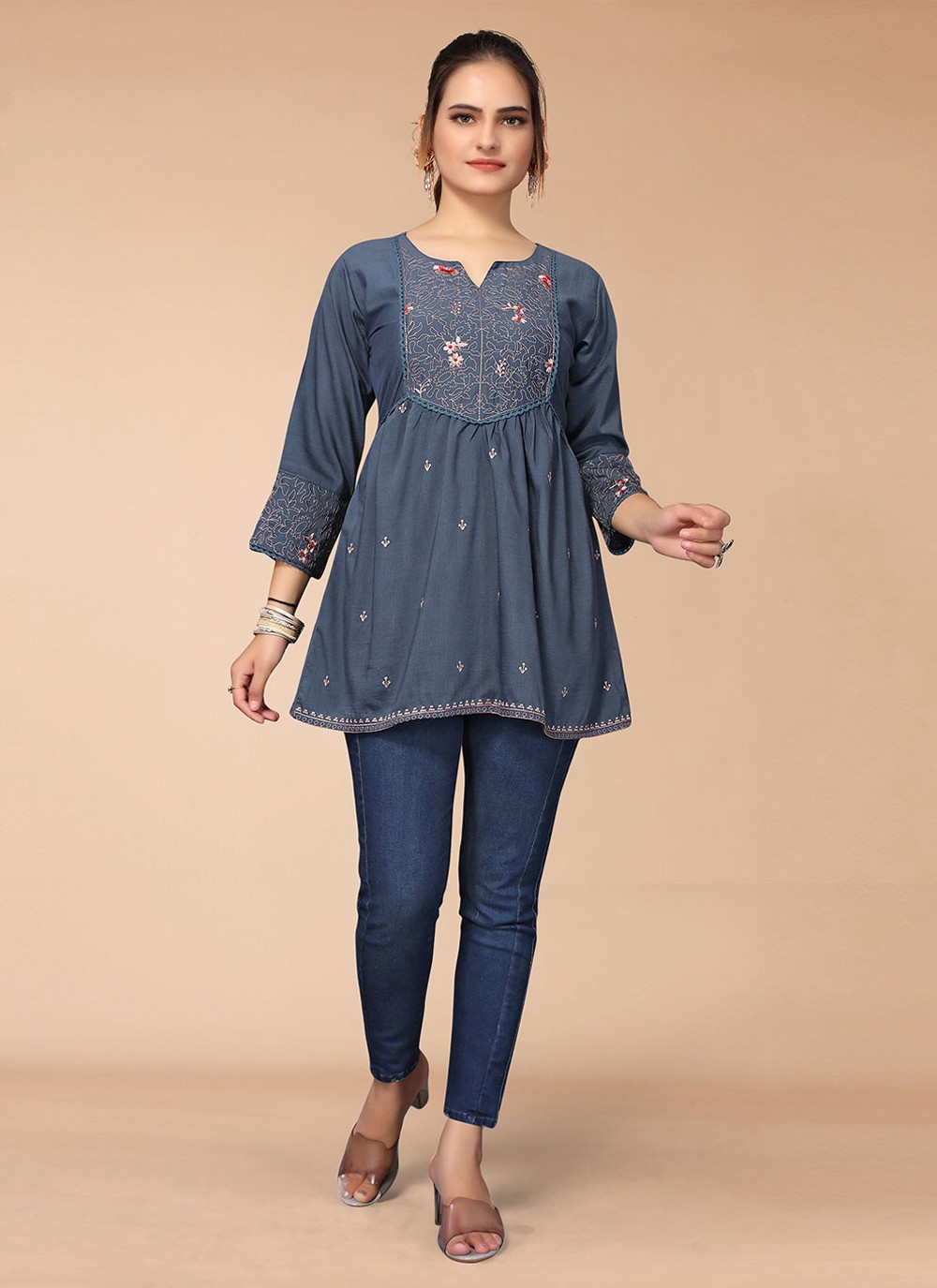 Solid Floral Hand Embroidered Straight Fit Kurta - Grey