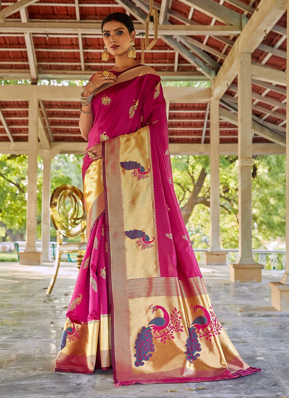 Handloom silk Weaving Magenta Designer Traditional Saree
