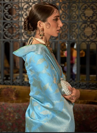 Handloom silk Weaving Trendy Saree in Blue