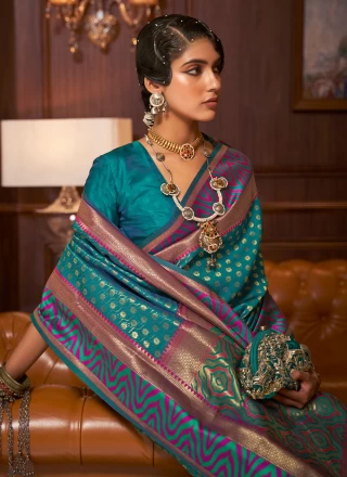 Handloom silk Weaving Trendy Saree in Green