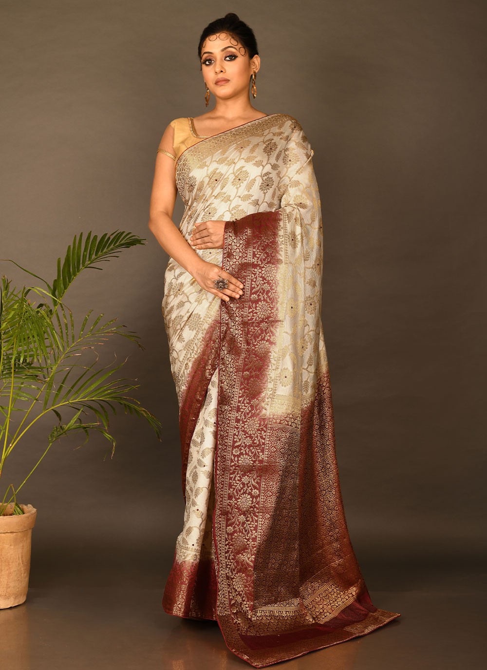 Handwork Kanchipuram Silk White Traditional Designer Saree