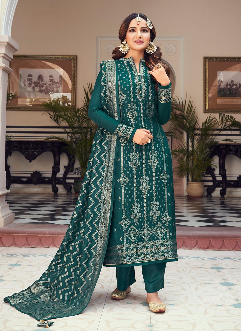 Jasmin Bhasin Designer Pakistani Salwar Suit For Ceremonial
