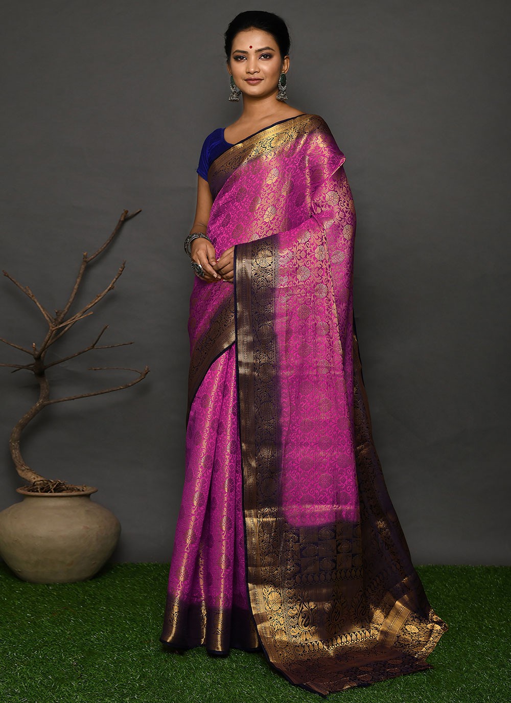 Buy Captivating Light Pink Zari Woven Kanjivaram Silk Saree - Zeel Clothing