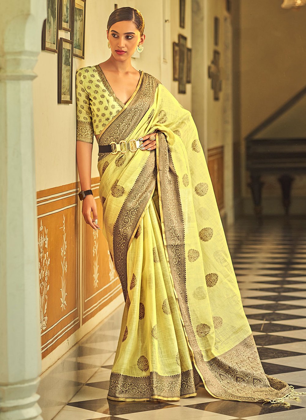 Linen Weaving Classic Saree in Yellow