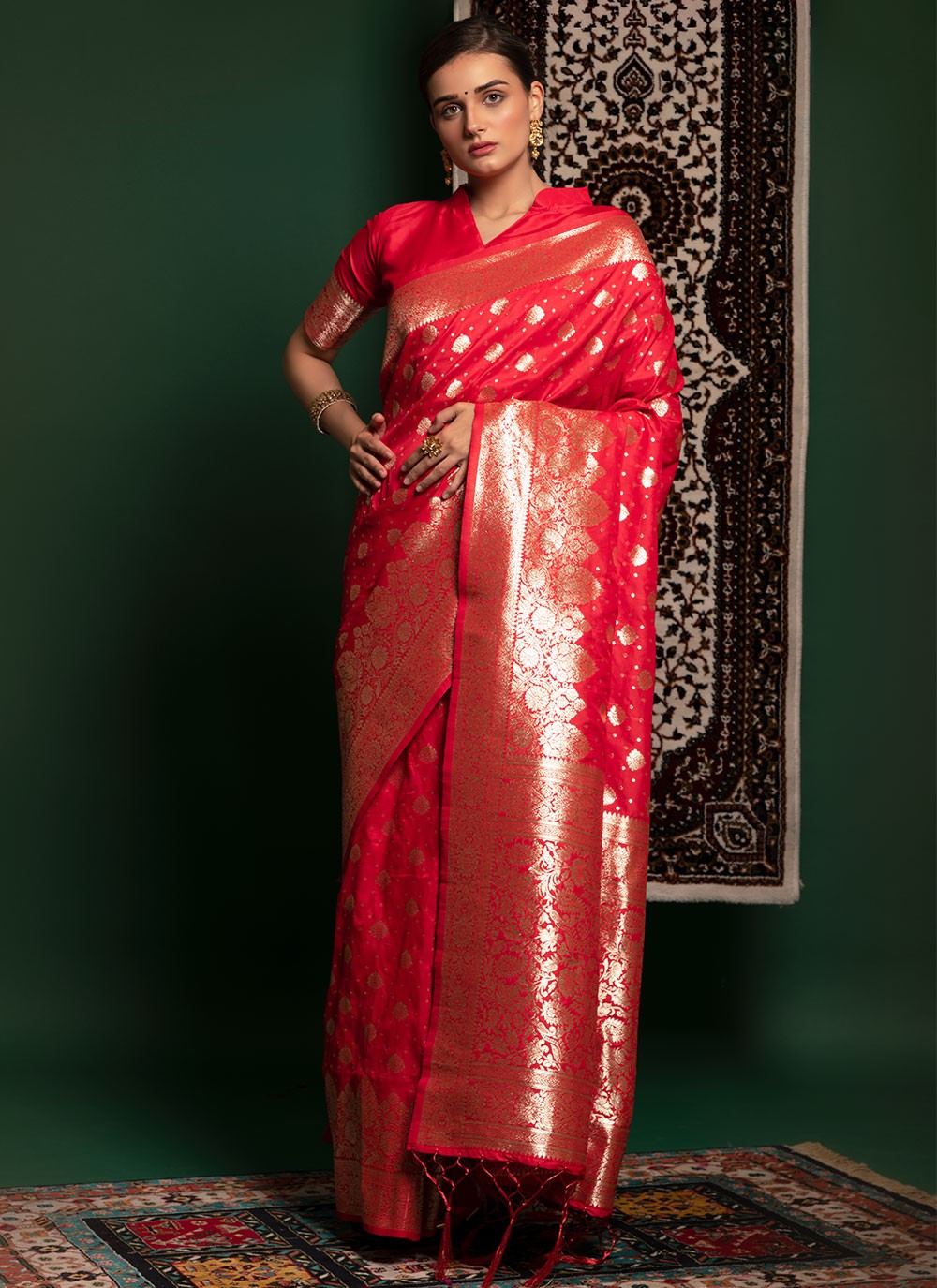 Saree : Buy Designer Sarees for Women Online on Aza Fashions