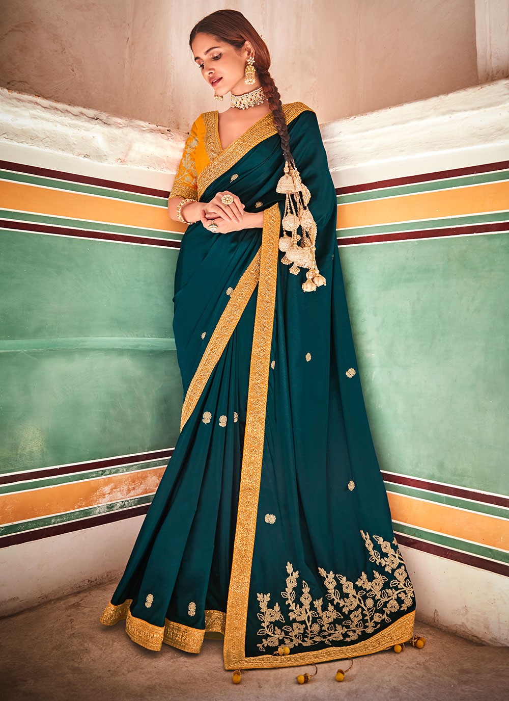 Black with Contrast Blouse Masterpiece Beauty of Indian Weaving Saree –  shubhkalastore.com