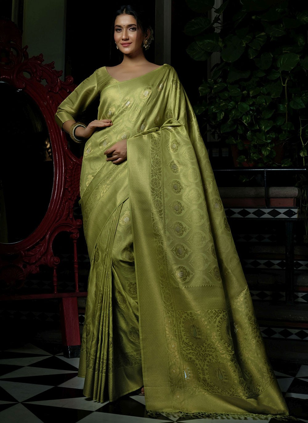 Raw Silk Weaving Traditional Saree in Green