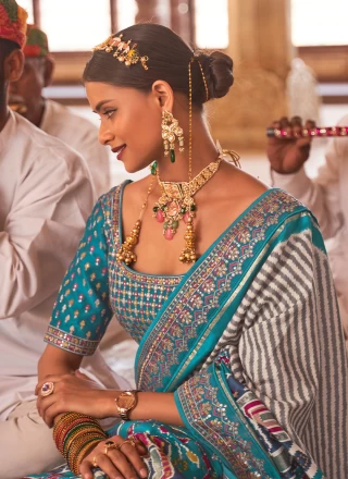 Traditional Designer Saree Weaving Patola Silk  in Multi Colour