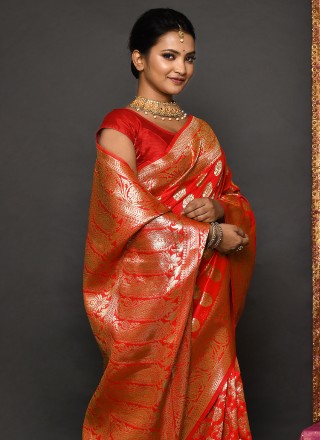 Traditional Saree Weaving Kanjivaram Silk in Red