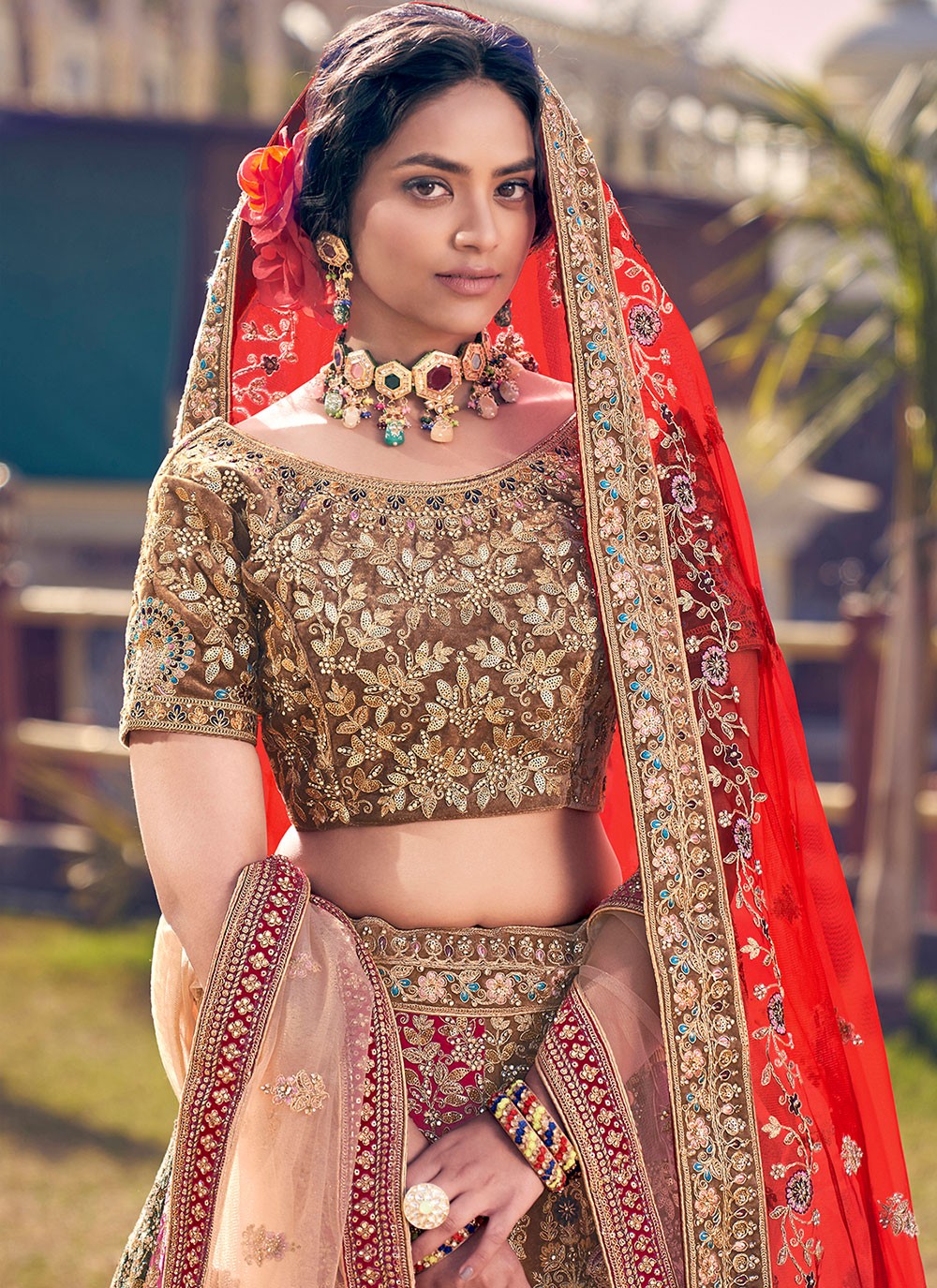 Pin by Kanika Gaba on Wedding outfit | Designer saree blouse patterns, Saree  blouse designs latest, Velvet blouse design