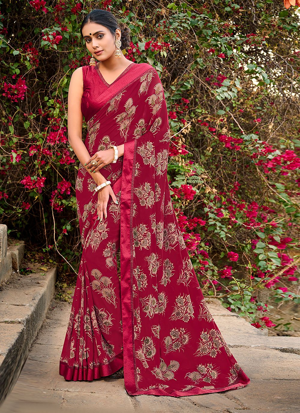 Weight Less Maroon Floral Print Trendy Saree