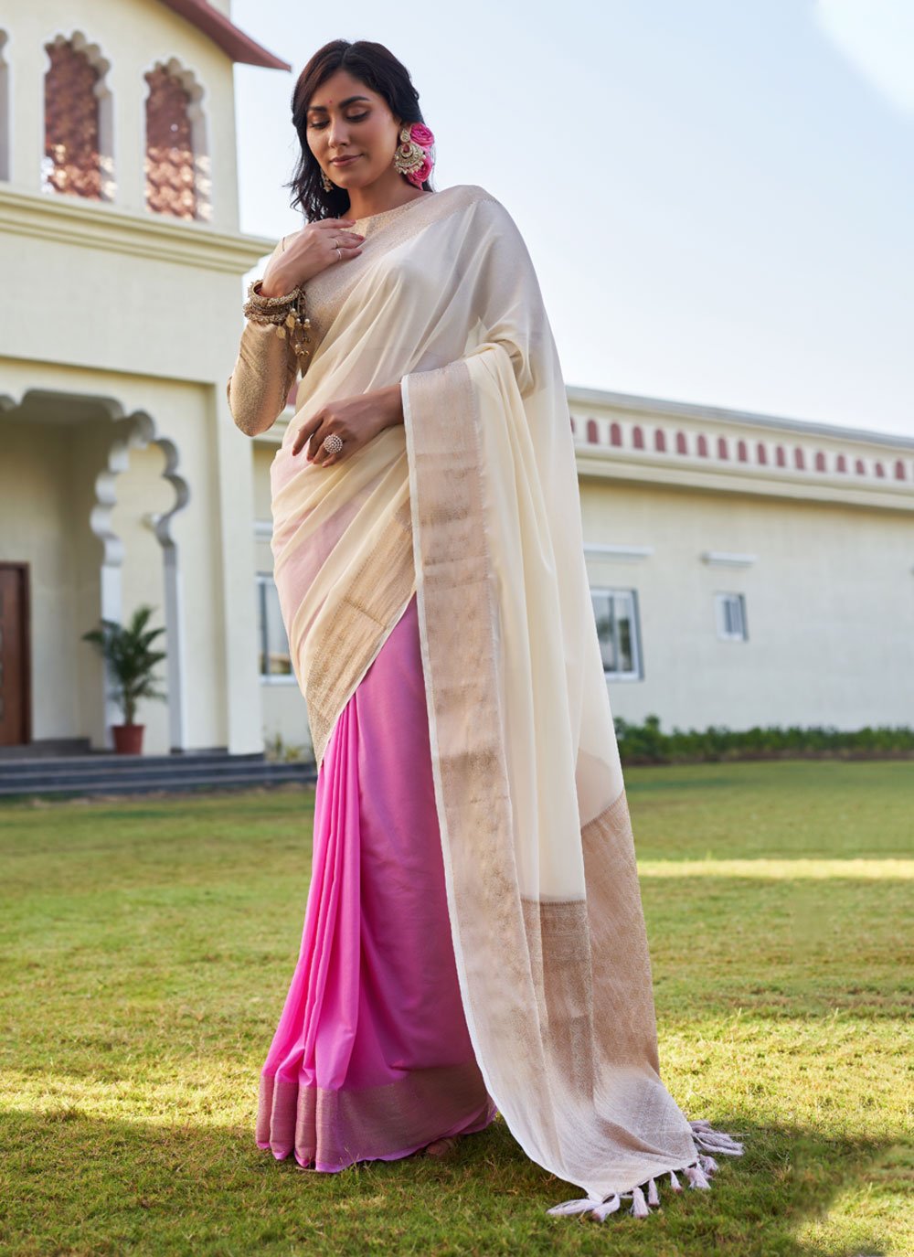 Flaunt White And Pink Colored Festive Wear Printed Pure Linen Saree