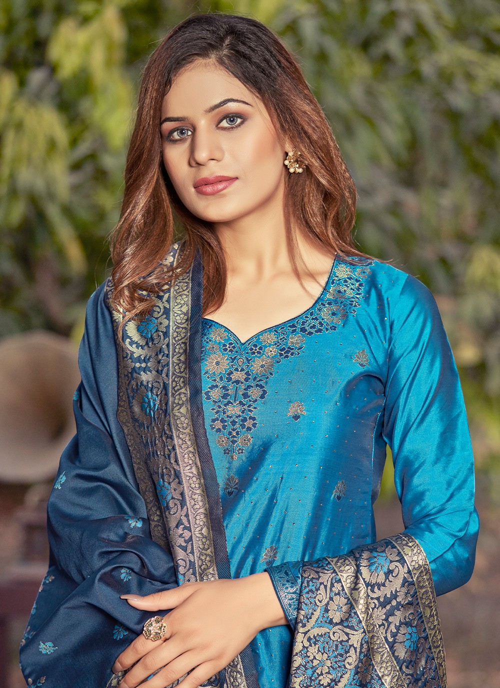 banarasi kurta set | Dress design patterns, Silk kurti designs, Simple  kurta designs