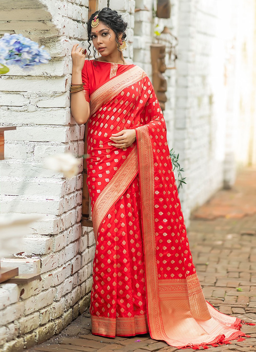 Sindhoora' Red Pure Soft Satin Silk Banarasi Handloom Saree - Tilfi
