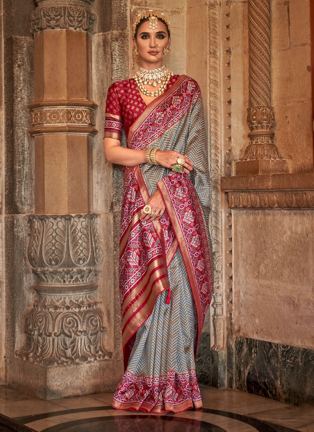 https://cdn.sareeka.com/image/cache/data2023/contemporary-saree-weaving-banarasi-silk-in-grey-271019-1000x1375.jpg?utm_source=chatgpt.com