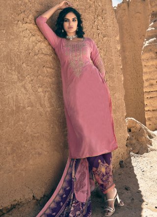 Embroidered Work Velvet Pakistani Salwar Suit In Pink for Ceremonial