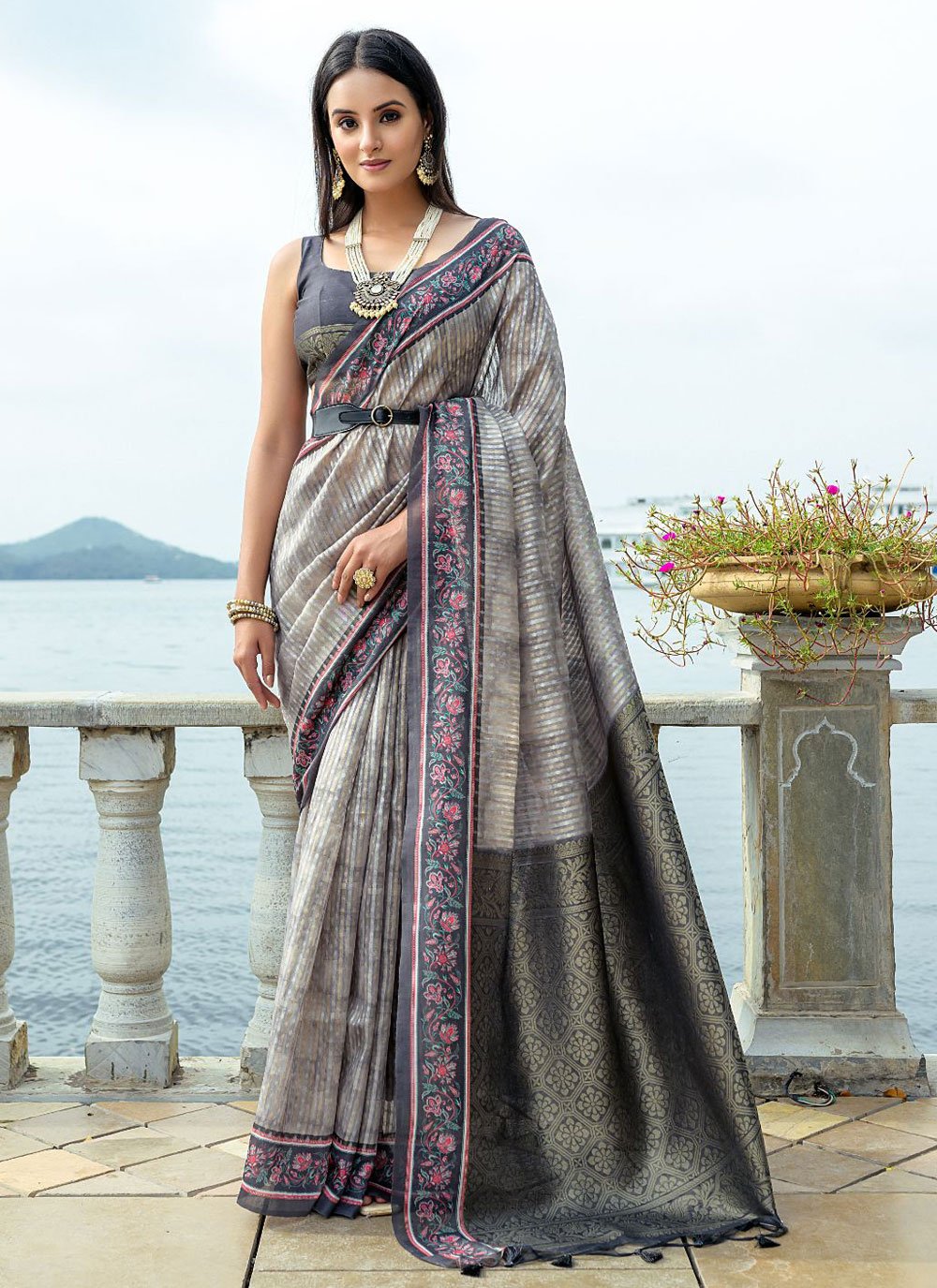 Grey Handloom Cotton Saree – Beatitude