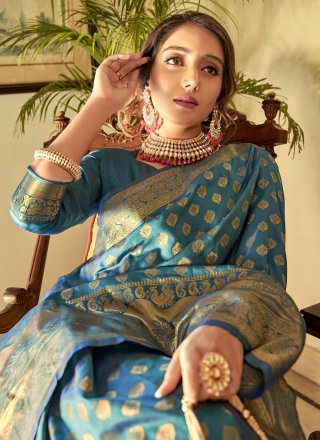 Handloom silk Trendy Saree in Blue