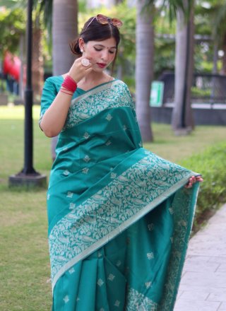Picturesque Rama Handloom Silk Silk Saree with Woven Work