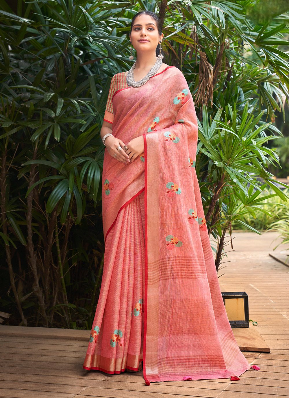 Heavy Work Sarees - These 15 Beautiful Sarees That You Looks in Regal! |  Tenue indienne, Tenue, Prêt à porter