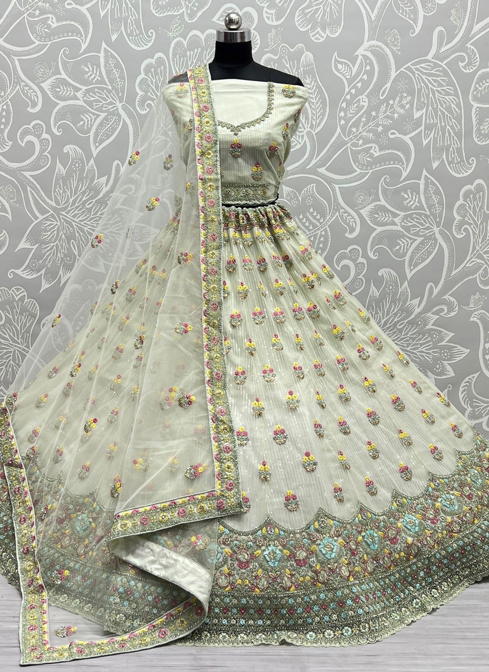 Yuvika Chaudharys Bridal Lehenga Is A Zardosi Embellished In Rose Gold  Dyed Crystals Pic Inside